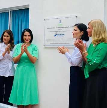 Giselle-Pla-Puello-Gerente-Voluntariado-Banreservas-Raquel-Arbaje-Primera-Dama-de-la-RD-Sabrina-Andujar-Directora-Voluntariado-Banreservas-y-Monika-Despradel-Presidente-FNPA-719x728