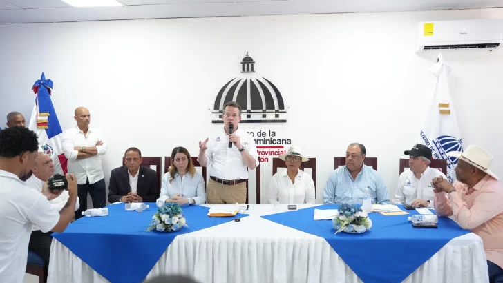 Gobierno entrega más de 7 millones de pesos a comerciantes de Dajabón para aliviar impacto del cierre de la frontera