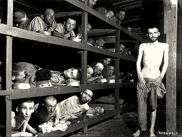 L.-Miller-Prisioneros-del-campo-de-concentracion-Dachau-1945