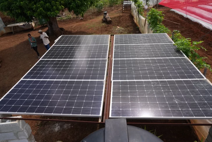 MEM inaugura proyectos de paneles solares para la electrificación rural en Higüey