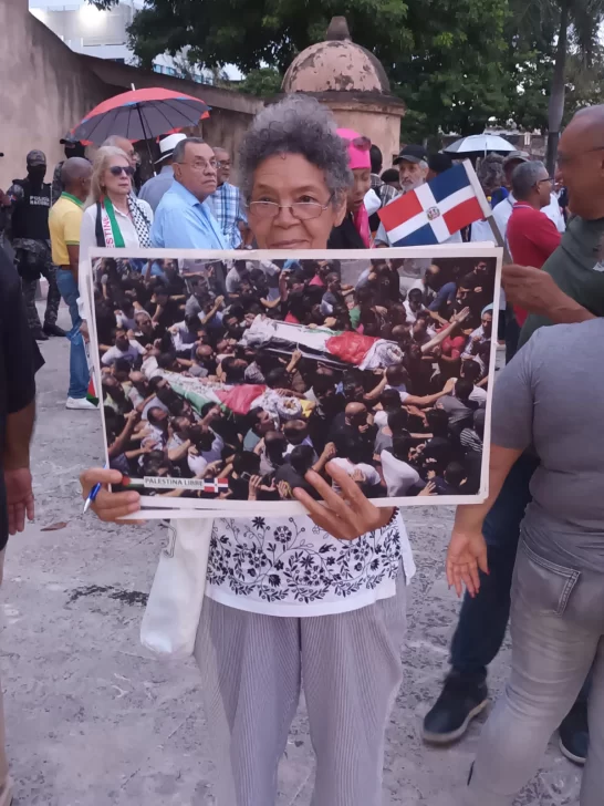 Protesta-dominicana-contra-la-matanza-en-Gaza-1-546x728
