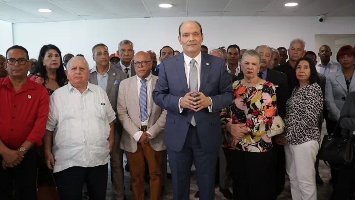 Dominicoestadounidense Ramfis Domínguez Trujillo inscribe su candidatura para aspirar a gobernar República Dominicana