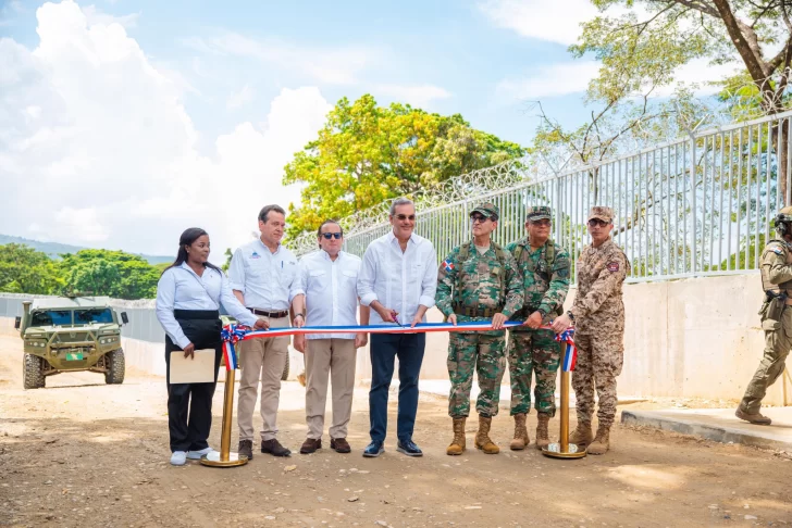 República Dominicana Inaugura El Primer Tramo De Su Muro Fronterizo Con Haití Acento 8676