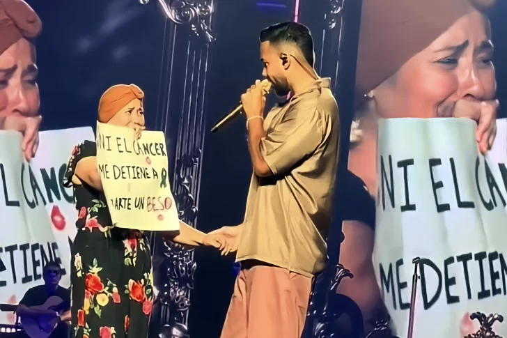 El gesto de Romeo Santos a una fanática con cáncer que fue a su concierto