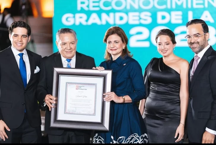 Quality Life Foundation entrega reconocimiento a vicepresidenta Raquel Peña