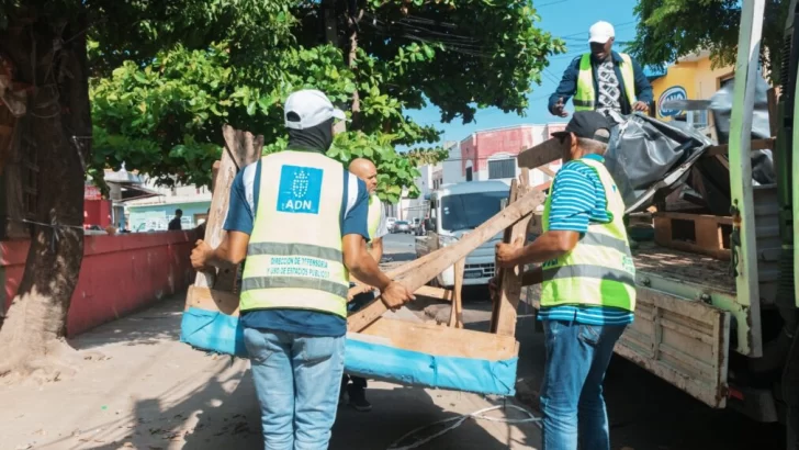 La Alcaldía del Distrito Nacional recupera espacios públicos en Villa Consuelo