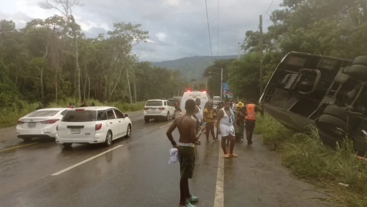 20 heridos en accidente de autobús con 60 pasajeros en Bonao