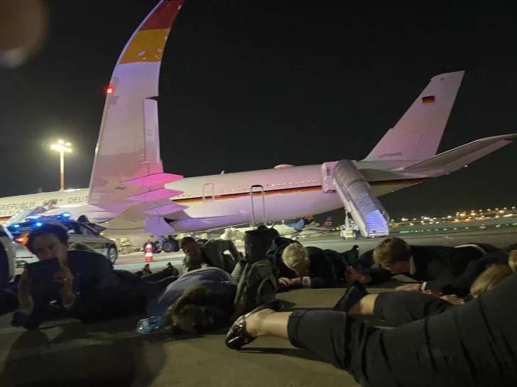 Avión del canciller alemán evacuado en medio de alerta de ataque