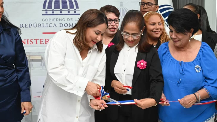 Ministra de la Mujer inaugura OPM en la provincia María Trinidad Sánchez