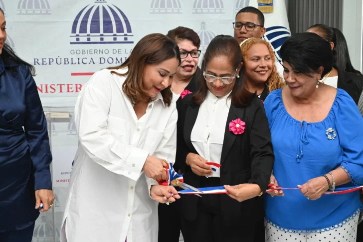 Ministra de la Mujer inaugura OPM en la provincia María Trinidad Sánchez