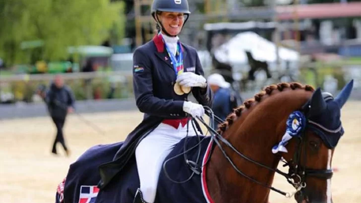 Yvonne Losos, la trotamundos que se crió con cebras y ahora doma caballos