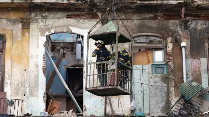 Dos los muertos en derrumbe de un edificio en el centro de La Habana