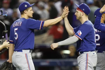 Corey Seager pega jonrón y Rangers se va delante en la Serie Mundial