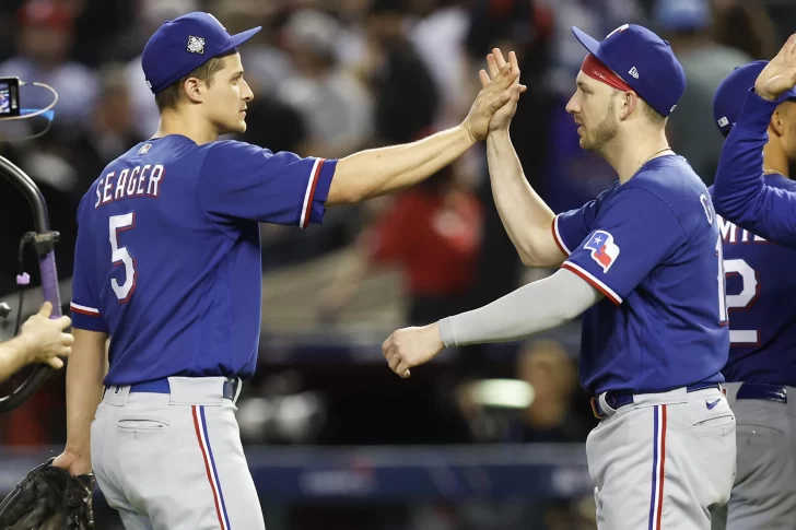 Corey Seager pega jonrón y Rangers se va delante en la Serie Mundial