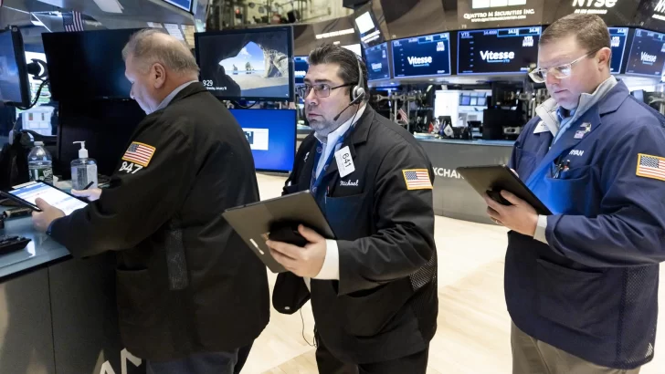 Wall Street abre con fuertes caídas en torno al 4 %, S&P 500 entra en territorio bajista Wall Street abre con fuertes caídas en torno al 4 %, S&P 500 entra en territorio bajista