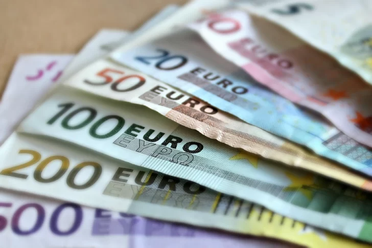 Euro cae hasta los 1,092 dólares tras repuntar la inflación en Estados Unidos