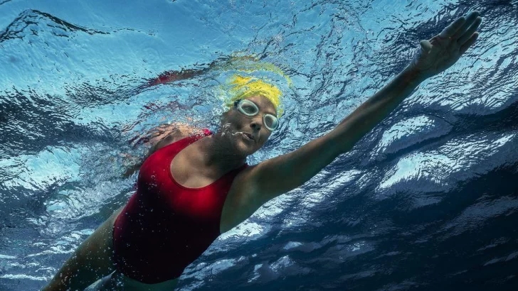 La hazaña de Diana Nyad, la mujer que a los 60 años nadó de Cuba a Miami e inspiró una película protagonizada por Annette Bening