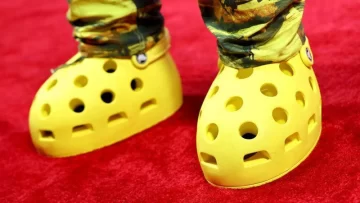 Zapatos gigantes: la llamativa tendencia que se apoderó de las pasarelas en 2023