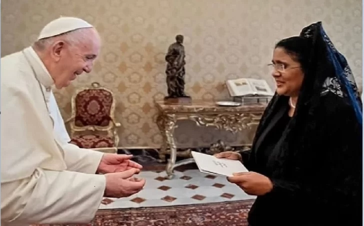 papa-francisco-con-dominicana-728x452