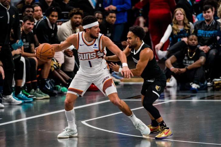 Booker reina en Nueva York, los Magic vuelan y los Bucks despiertan