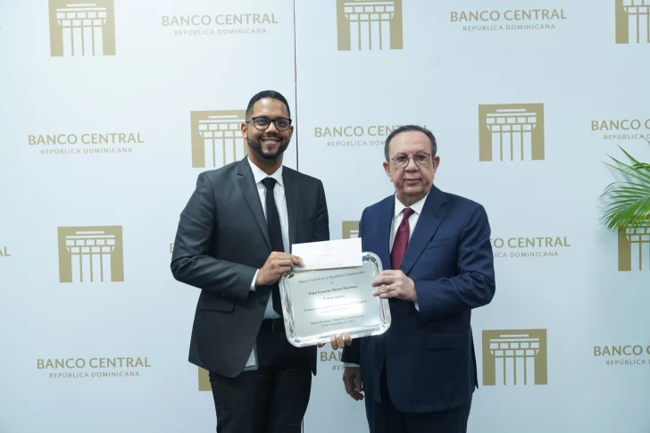 BCRD entrega premios “Concurso de Economía Biblioteca Juan Pablo Duarte 2023”