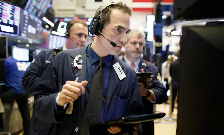 Wall Street abre en rojo y el Dow Jones baja un leve 0.05 %