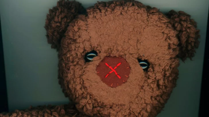 Por qué los ositos de peluche y los crucigramas fueron vistos como un peligro para la sociedad en el siglo XX