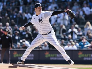 Snell y Cole ganan el premio Cy Young en las Grandes Ligas
