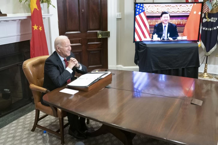 Xi avisa a Biden que Estados Unidos 'crea riesgos' con sus restricciones tecnológicas