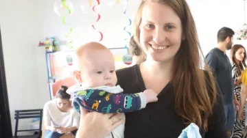 Hamás asegura que un bebé argentino-israelí, su hermano y su madre que mantenía como rehenes murieron en un ataque aéreo de Israel
