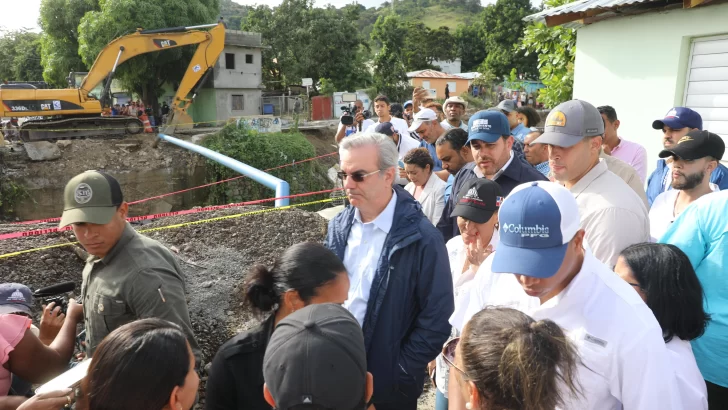 Abinader recorre zonas de desastre en provincias Duarte y San José de Ocoa