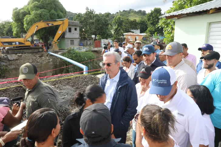 Abinader recorre zonas de desastre en provincias Duarte y San José de Ocoa