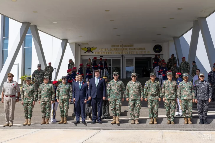 Ministro de Defensa Díaz Morfa se reúne con su par del Reino Unido
