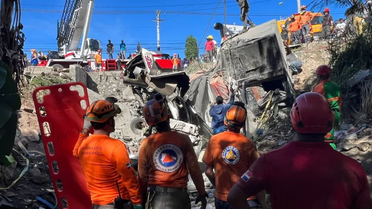 Sube a 9 número de fallecidos en accidente de tránsito en Bajos de Haina
