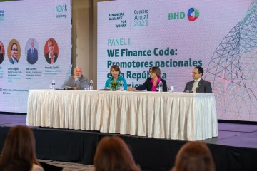 Expertos abogan por crear políticas públicas dirigidas al empoderamiento financiero de la mujer