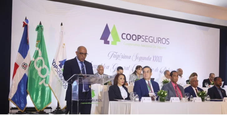 El-licenciado-Manuel-Gutierez-presidente-de-COOPSEGUROS-expone-los-resultados-de-la-gestion-financiera-y-social-2022-y-2023.-728x371