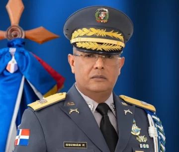 Abinader nombra al general Guzmán Peralta nuevo director de la Policía Nacional