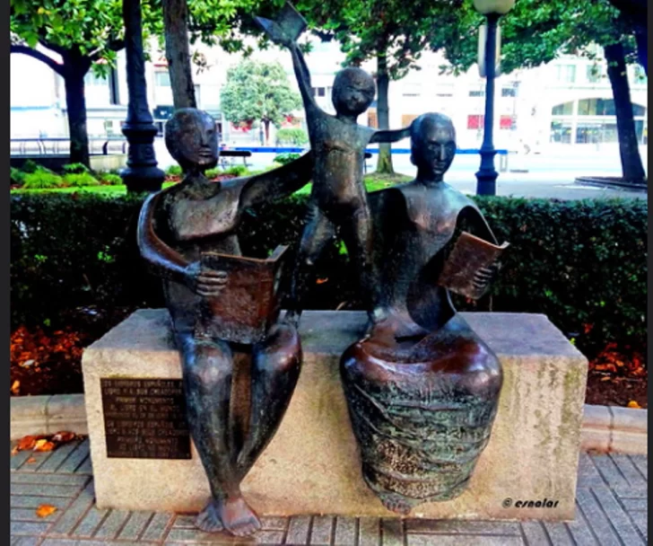 Monumento-al-libro.jpg-728x608