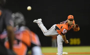 Panameño y cubano ganan premio Pelotero Estrella de la Semana