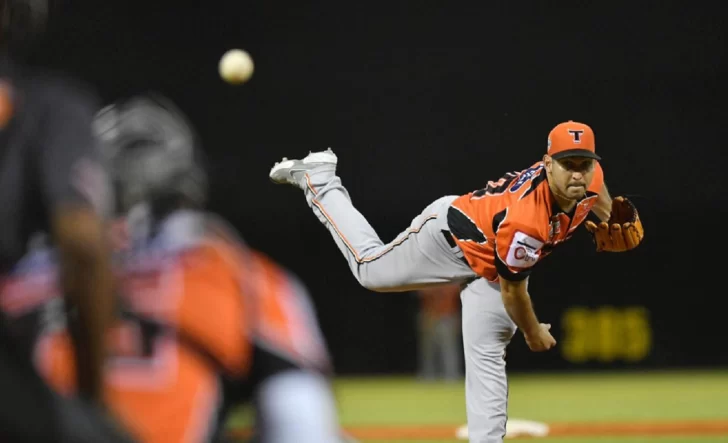 Panameño y cubano ganan premio Pelotero Estrella de la Semana