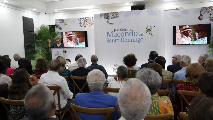 Veronica-Sencion-introdujo-la-exposicion-Macondo-en-Santo-Domingo.-728x410