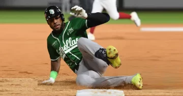 Estrellas Orientales asestan cuarto castigo en línea a Leones