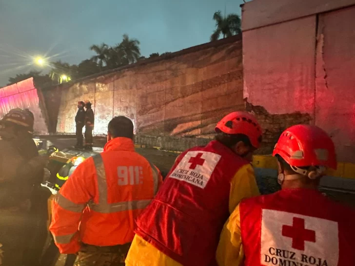 Dos personas fallecidas por el derrumbe del puente de la 27 de Febrero