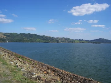 Embalses de las presas continúan recibiendo agua de las lluvias recientes