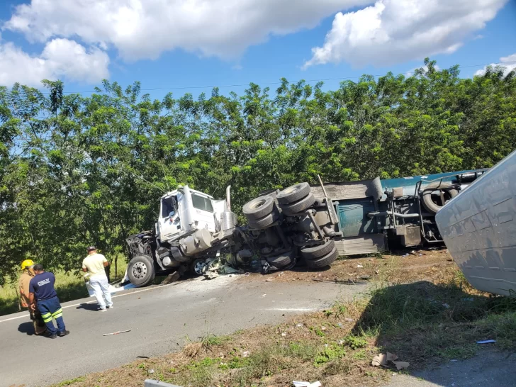 Catorce personas afectadas por accidente de tránsito en la autopista Duarte