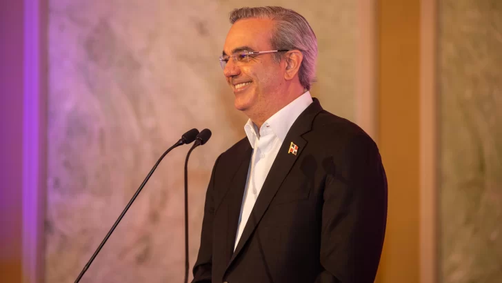 Presidente Abinader anuncia bono navideño de 1500 pesos para 2.5 millones de dominicanos