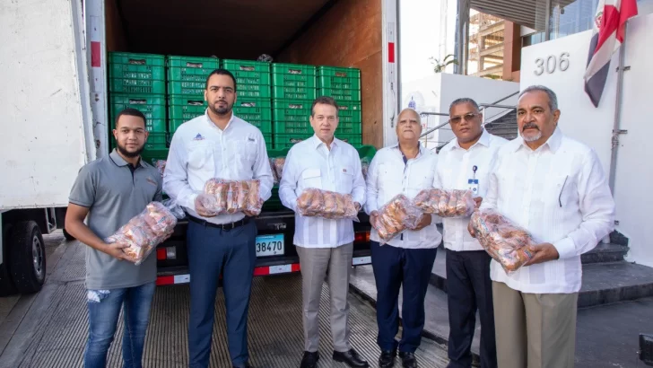Distribuyen 400 mil panes en comunidades afectadas por lluvias