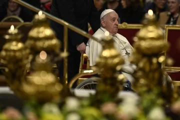 El papa prosigue la fisioterapia respiratoria y motora