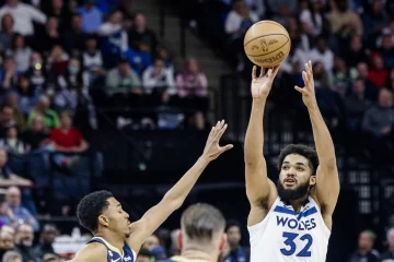 Dominicano Karl Anthony Towns brilla y los Wolves asaltan el liderato del Oeste