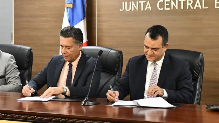 La JCE firma acuerdo con CAPEL para mayor transparencia en elecciones